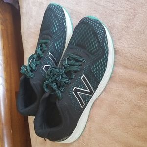 Women's tennis shoes